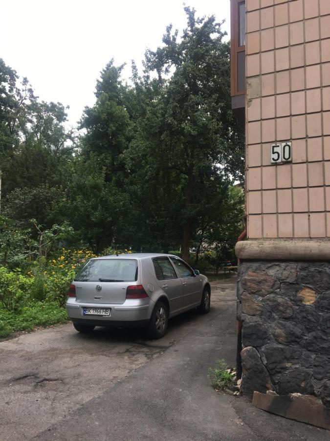 Квартира В Районе Автовокзала Ρίβνε Εξωτερικό φωτογραφία